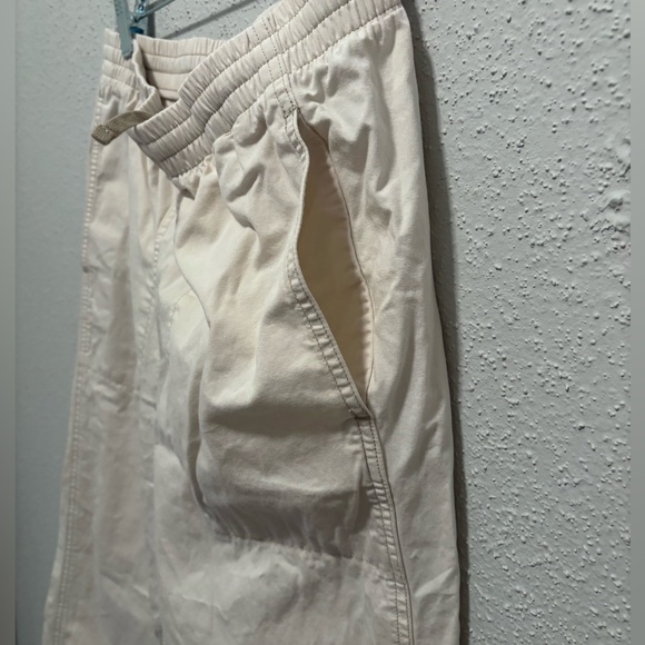 LIKE NEW Men’s Patagonia funhoggers pants medium cream color - Picture 7 of 12